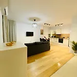 Cozy 아파트 *